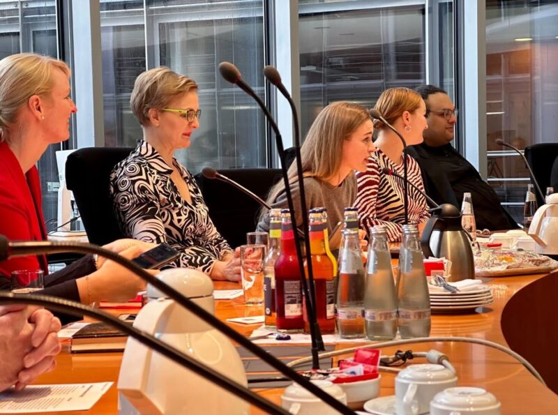 Presentation of the STF in the German Bundestag: Christina Schmidt-Holtmann, Franziska Brantner, Adriana Groh, Katharina Meyer, Tara Tarakiyee